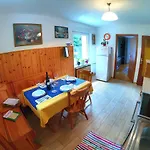 And Garden House Among The Mountains Apartment