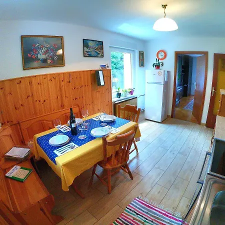 And Garden House Among The Mountains Apartment