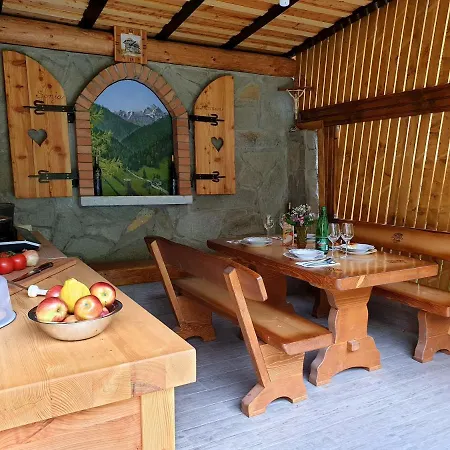 And Garden House Among The Mountains Apartment *