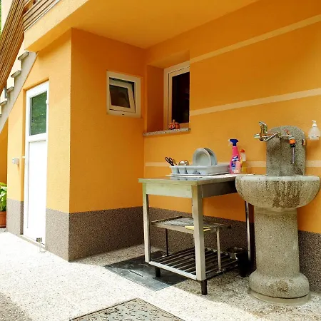 And Garden House Among The Mountains Apartment *