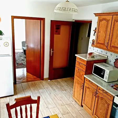 And Garden House Among The Mountains Apartment *