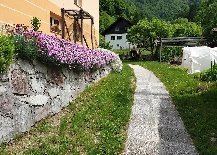 Apartment And Garden House Among The Mountains *
