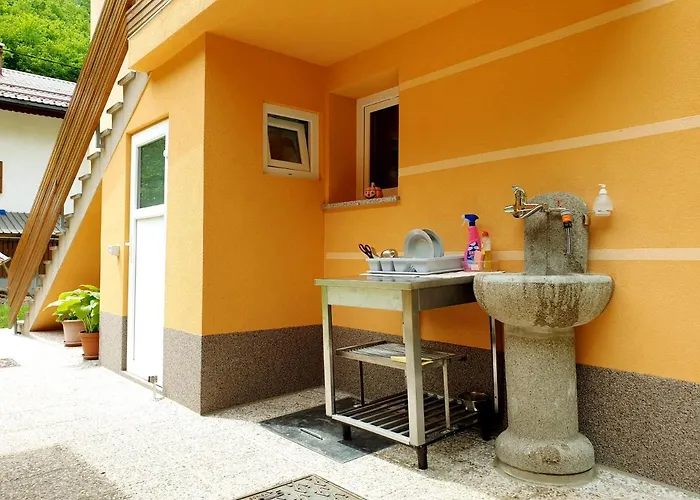 And Garden House Among The Mountains Apartment *