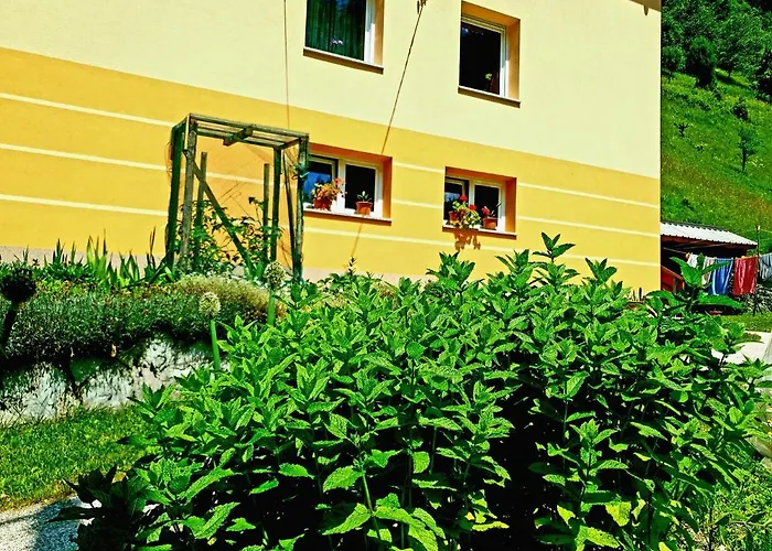 And Garden House Among The Mountains Apartment *