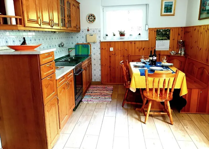 Apartment And Garden House Among The Mountains *