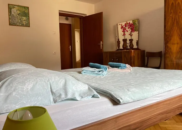 And Garden House Among The Mountains